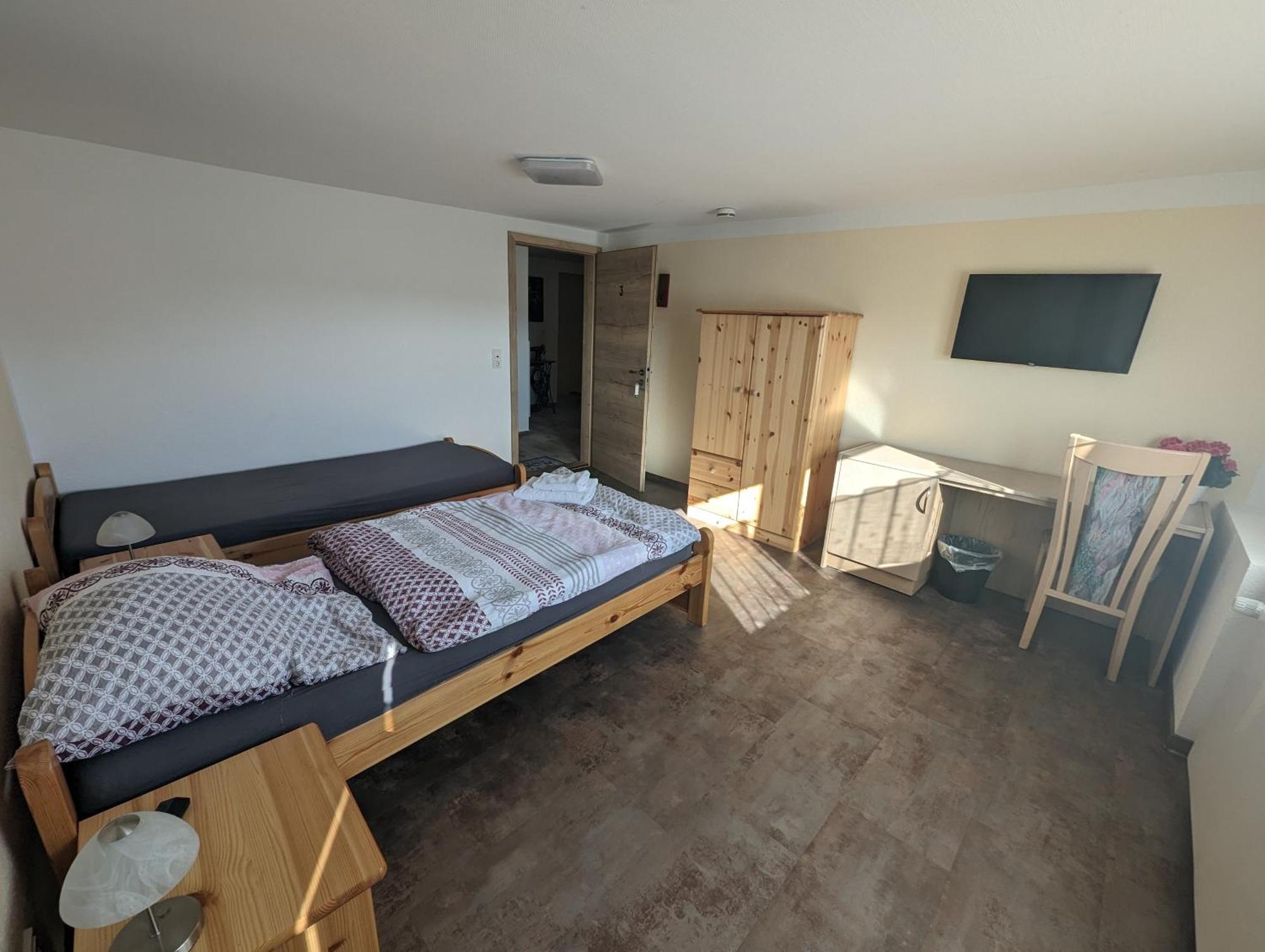 Pension Neue Linde Alsfeld Exterior photo